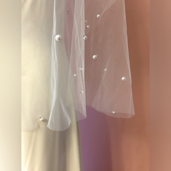Pearl Beaded Short Wedding Veil with Comb Waist Length